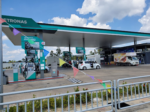 ڤيترونس Petronas