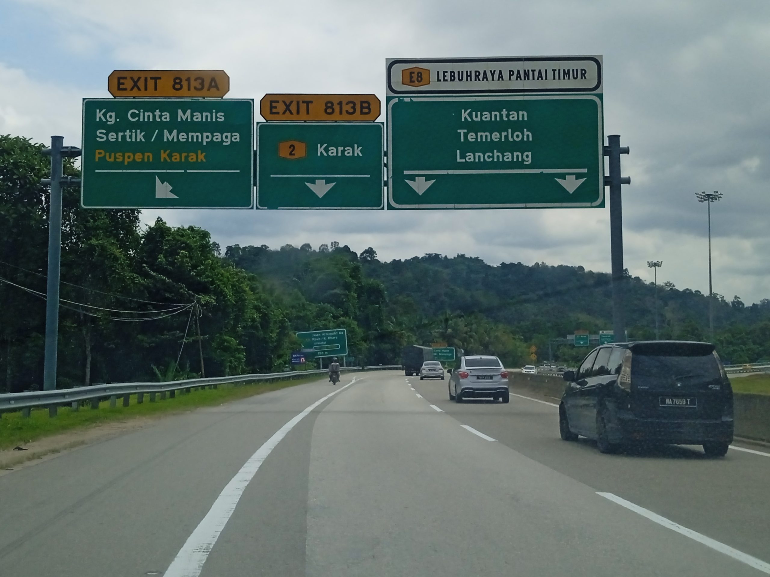 Tandas Bersih & Kedai Makan di Hentian PETRONAS KM72 Lebuhraya Karak