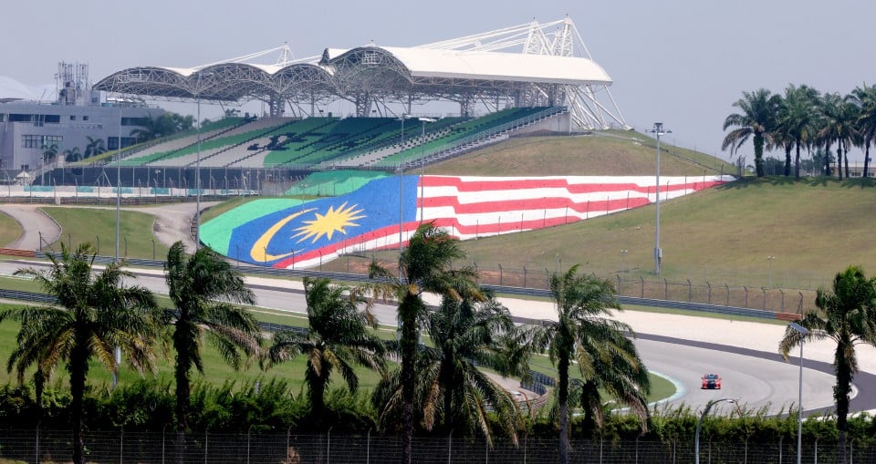 Stesen Minyak Petronas di Mentakab: Pendapat & Kualiti Perkhidmatan
