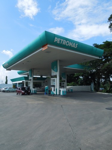 Cawangan Terbaik Petronas di Raub untuk Perkhidmatan Pemandu